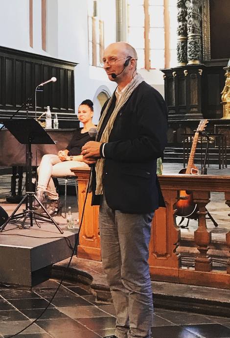 Sprecher bei einer Veranstaltung in der Citykirche
